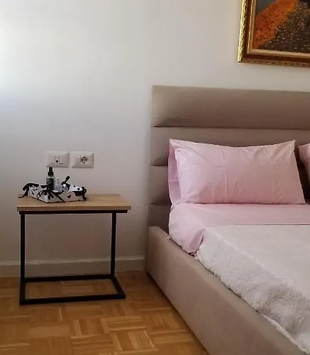Apartment Center Cute And Comfy - Ajia