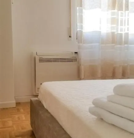 Apartment Center Cute And Comfy - Ajia