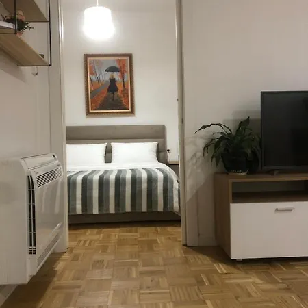 Apartment Center Cute And Comfy - Ajia